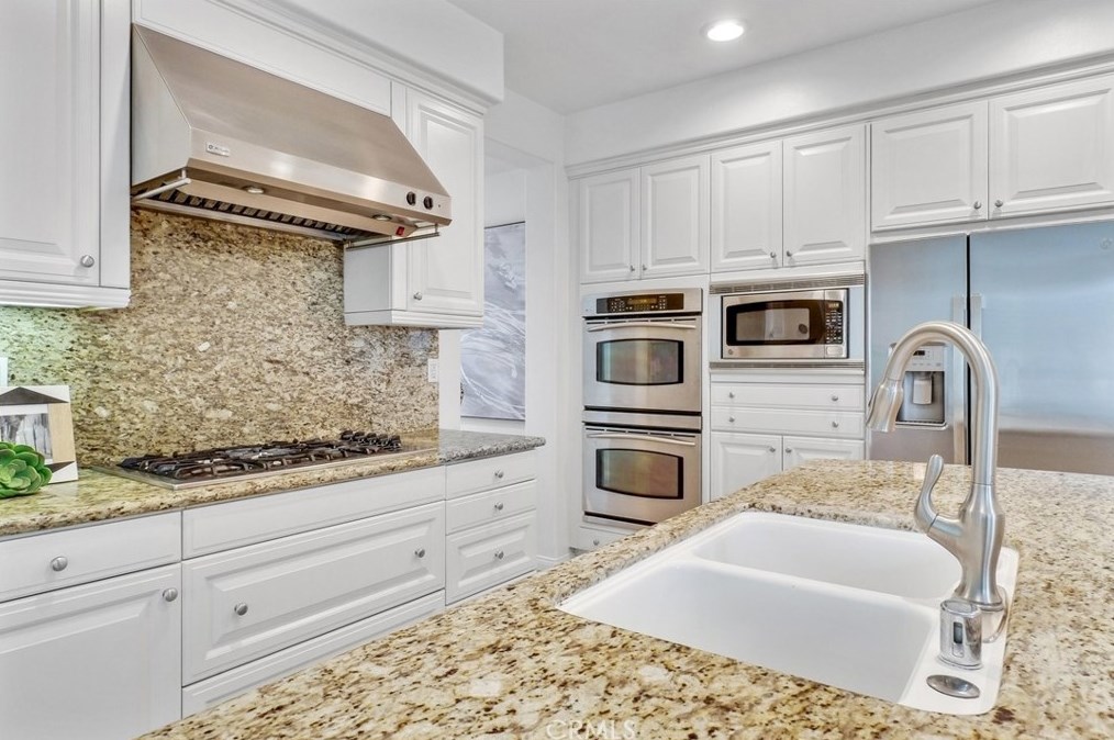 2016 Ward St, Fullerton CA  92833-5085 exterior