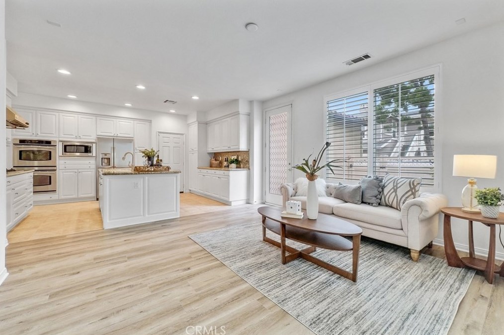 2016 Ward St, Fullerton CA  92833-5085 exterior