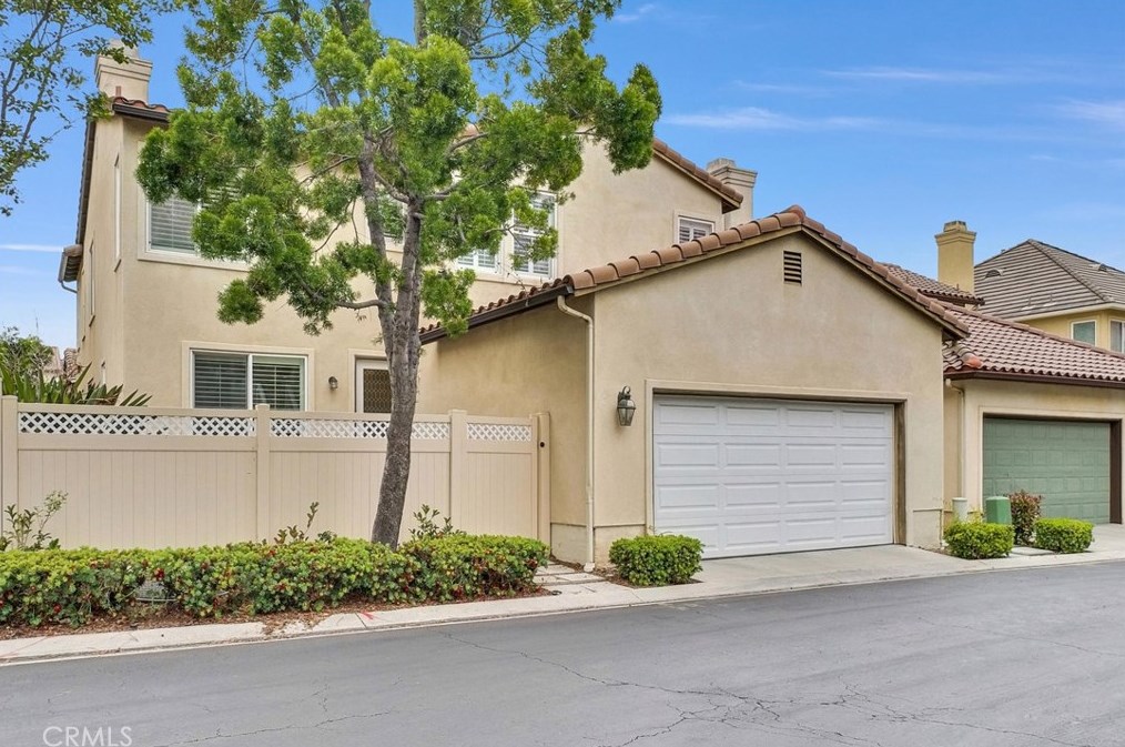 2016 Ward St, Fullerton CA  92833-5085 exterior