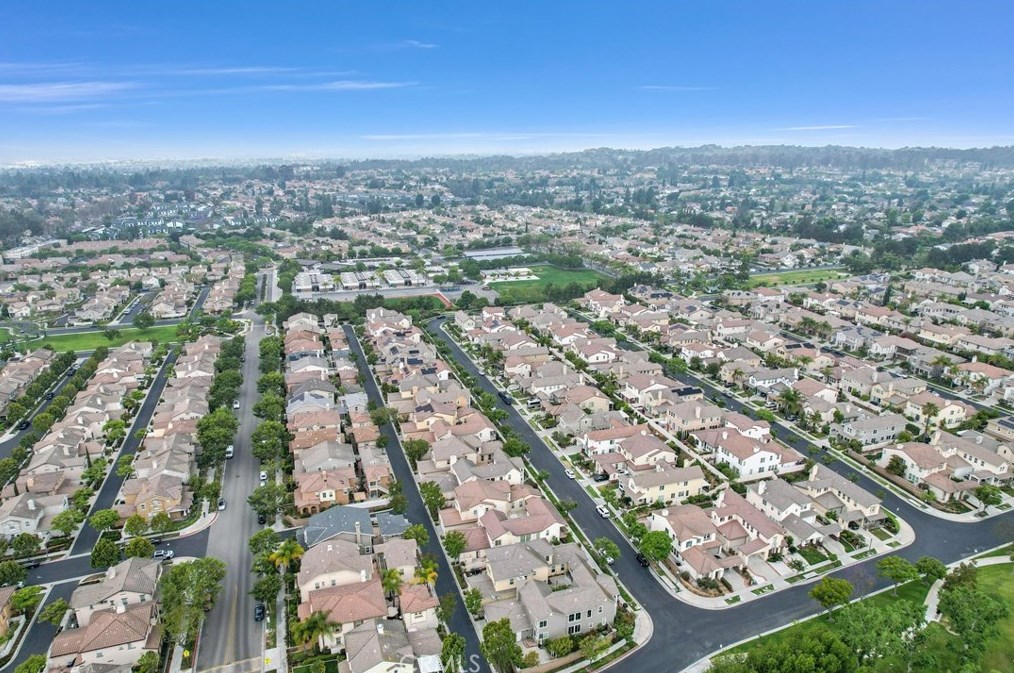 2016 Ward St, Fullerton CA  92833-5085 exterior