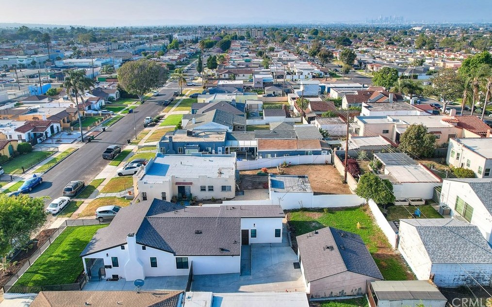 9236 Hobart Blvd, Los Angeles CA  90047-3820 exterior