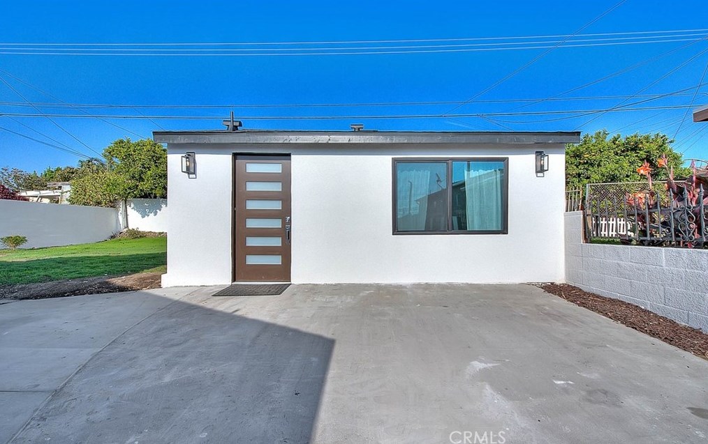 9236 Hobart Blvd, Los Angeles CA  90047-3820 exterior