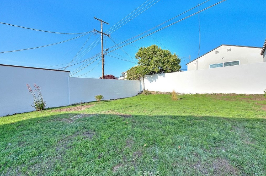 9236 Hobart Blvd, Los Angeles CA  90047-3820 exterior