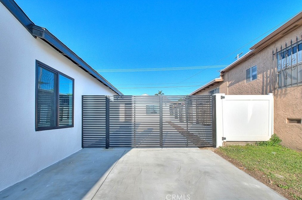 9236 Hobart Blvd, Los Angeles CA  90047-3820 exterior