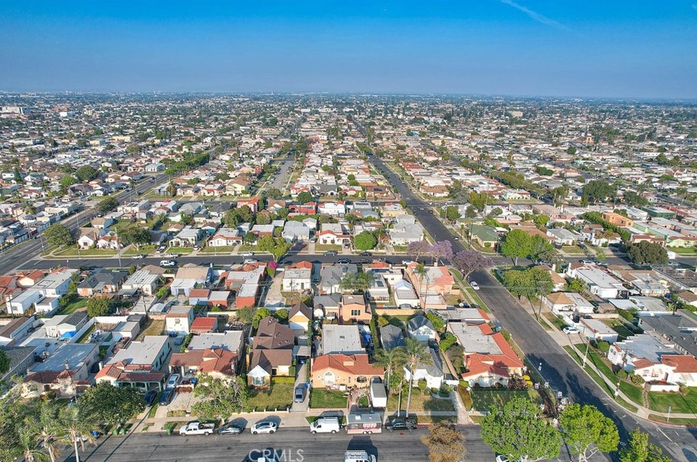 9236 Hobart Blvd, Los Angeles CA  90047-3820 exterior