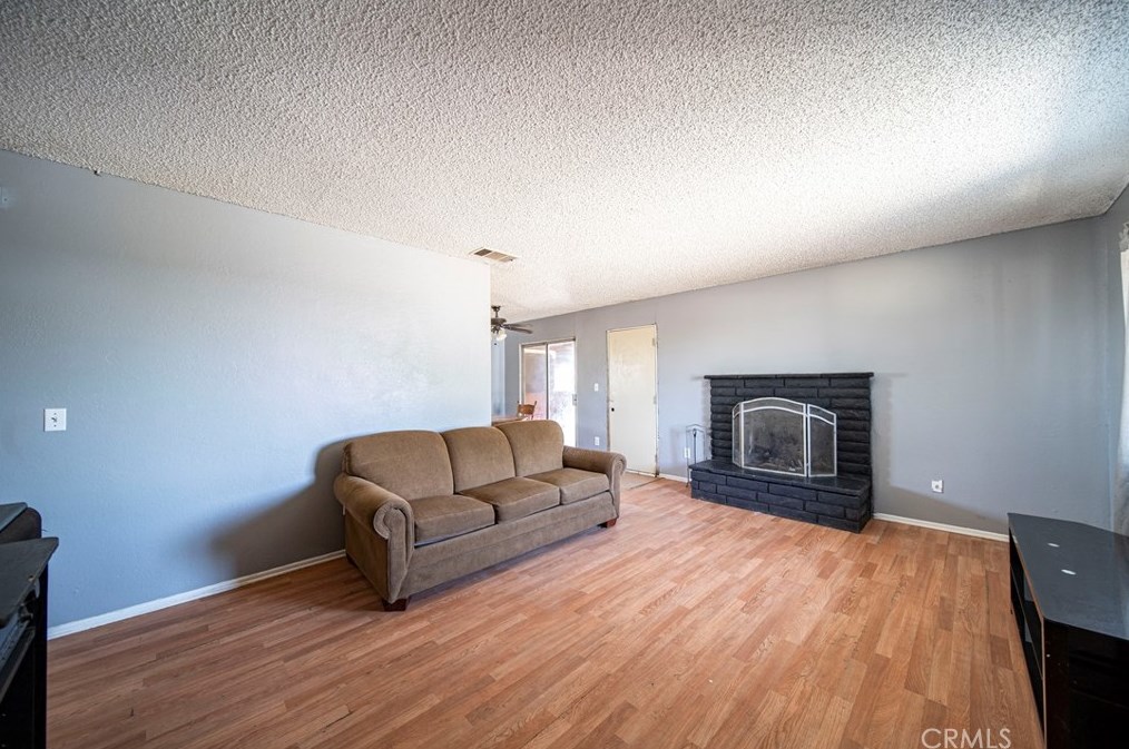 41023 162, Lancaster CA exterior