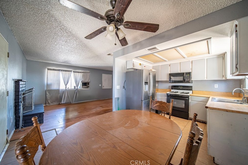 41023 162, Lancaster CA exterior