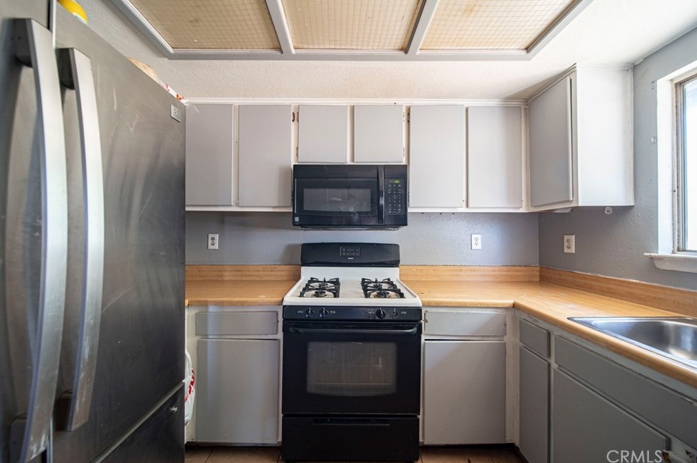 41023 162, Lancaster CA exterior