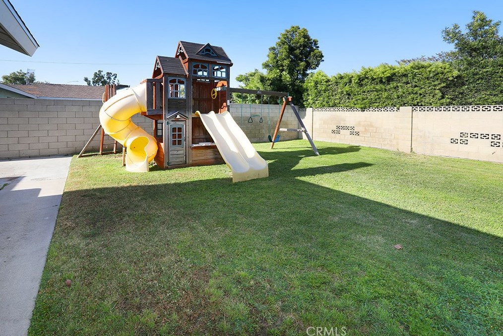 106 Barbara St, Anaheim CA  92806-3825 exterior