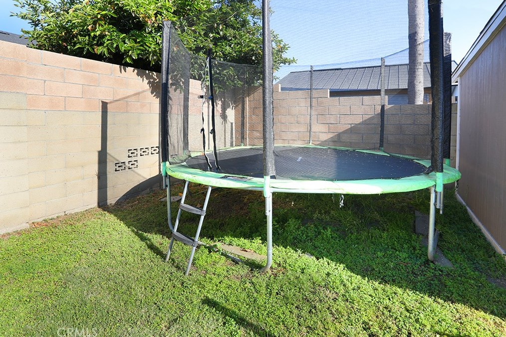 106 Barbara St, Anaheim CA  92806-3825 exterior