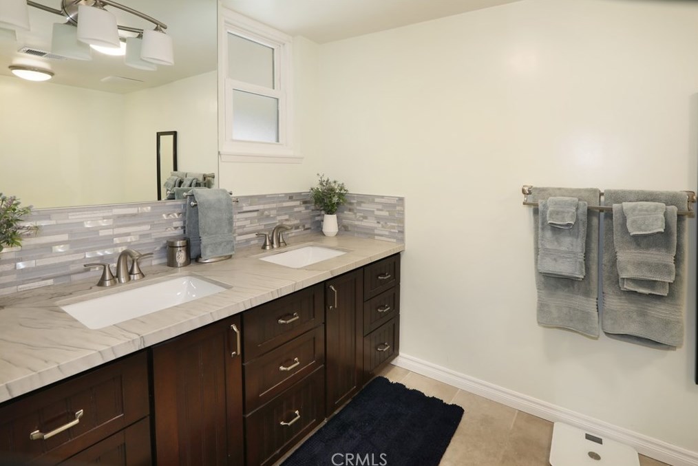 106 Barbara St, Anaheim CA  92806-3825 exterior