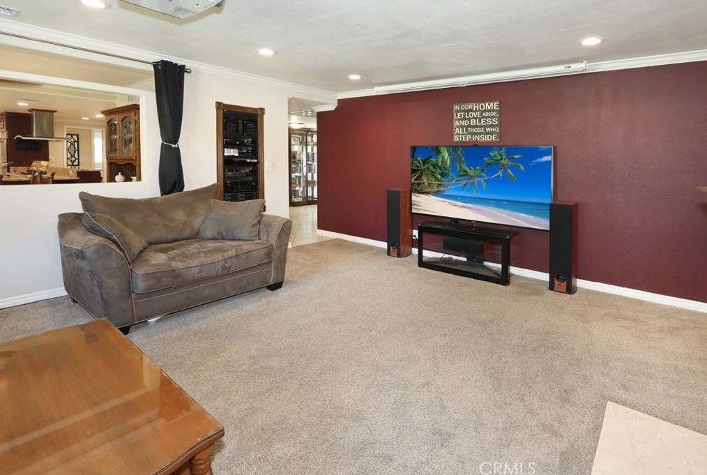 106 Barbara St, Anaheim CA  92806-3825 exterior