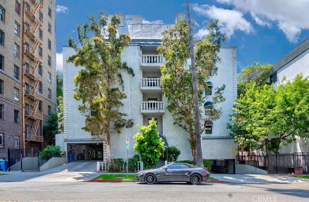 631 Kenmore Ave, Los Angeles CA  90004-2109 exterior