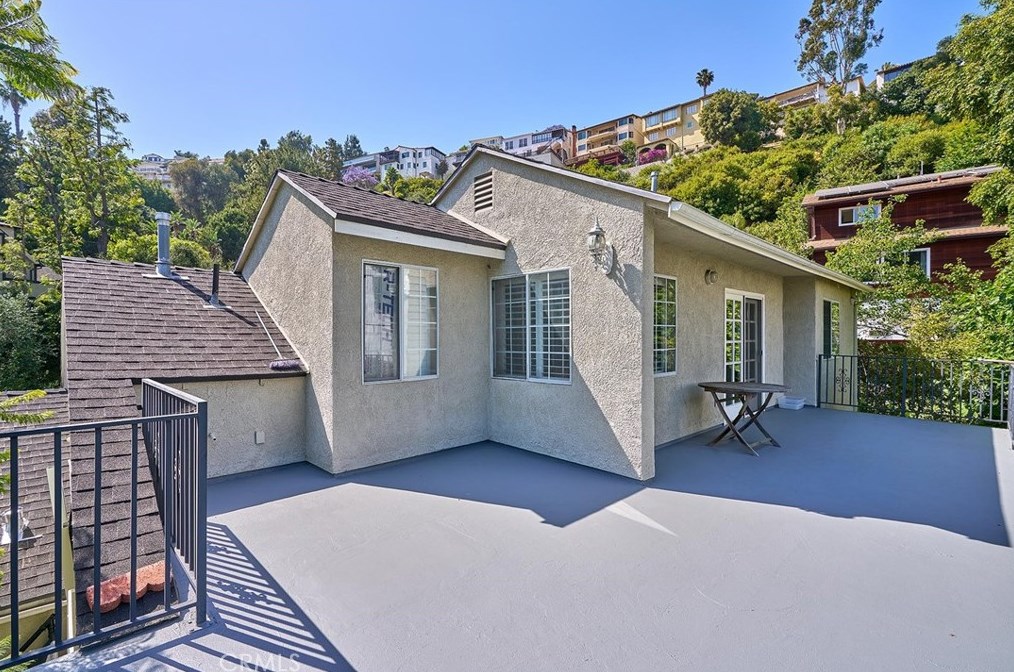 3564 Amesbury Rd, Los Angeles CA  90027-1302 exterior