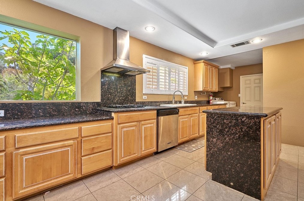 3564 Amesbury Rd, Los Angeles CA  90027-1302 exterior