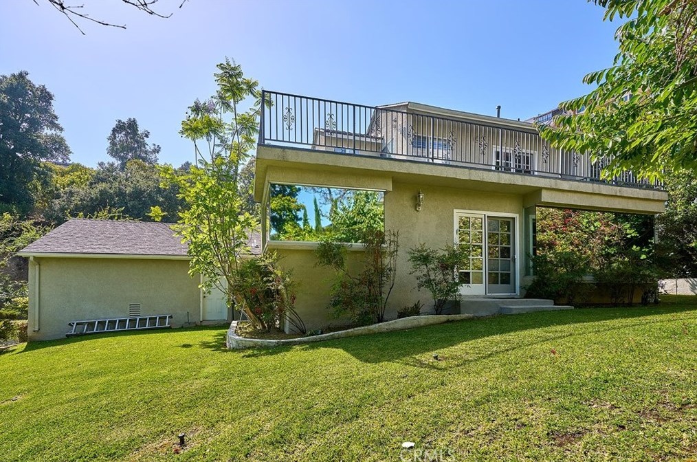 3564 Amesbury Rd, Los Angeles CA  90027-1302 exterior