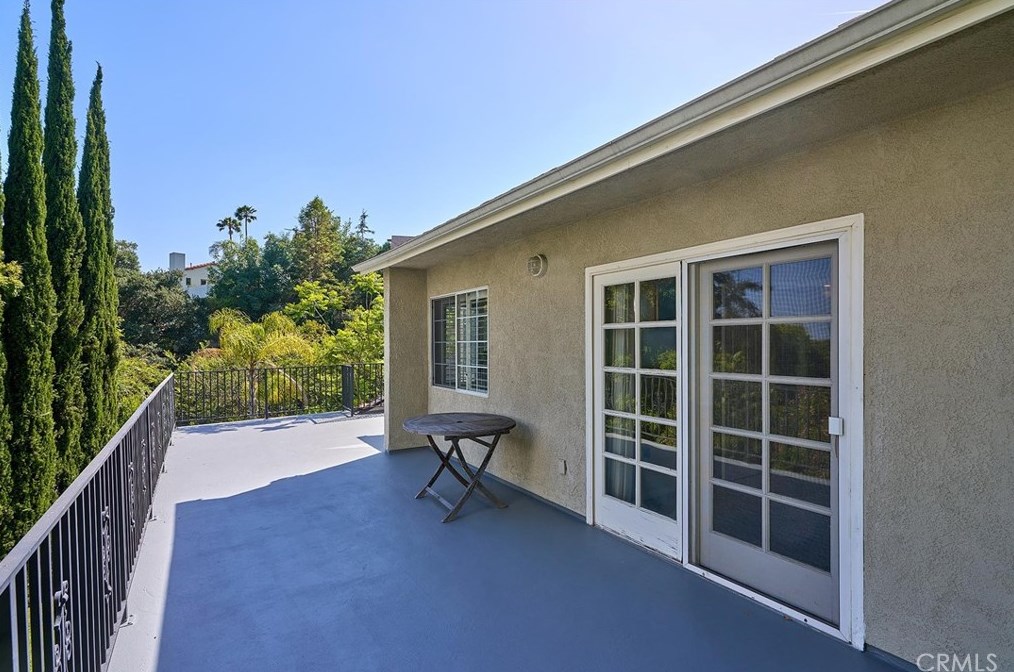 3564 Amesbury Rd, Los Angeles CA  90027-1302 exterior