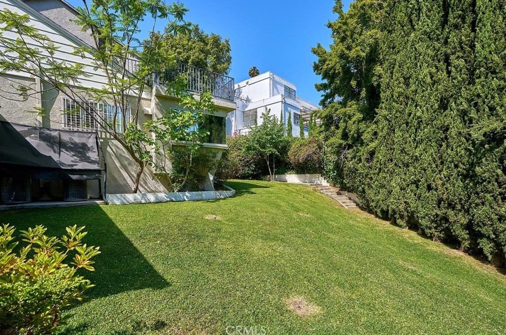 3564 Amesbury Rd, Los Angeles CA  90027-1302 exterior