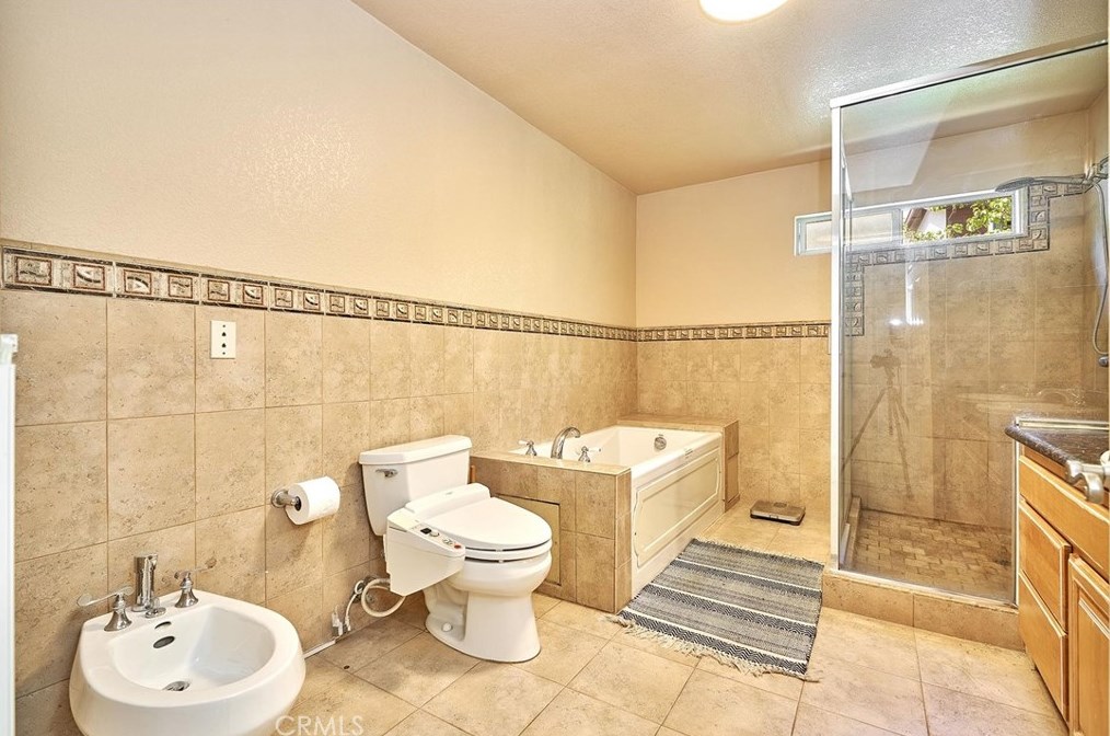 3564 Amesbury Rd, Los Angeles CA  90027-1302 exterior