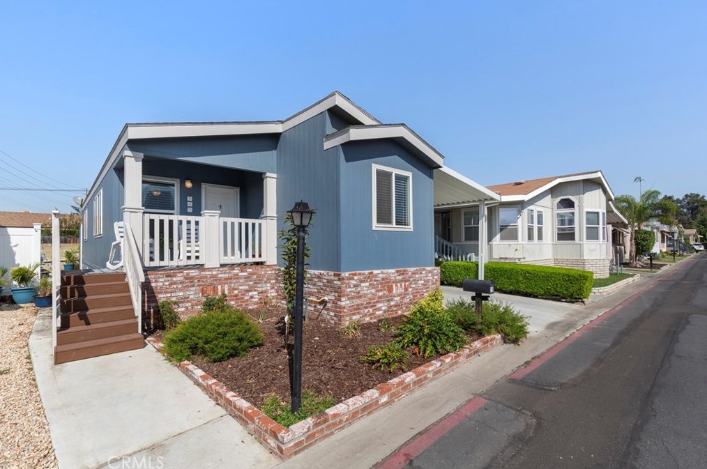 2300 Lewis St, Anaheim CA  92802-5007 exterior
