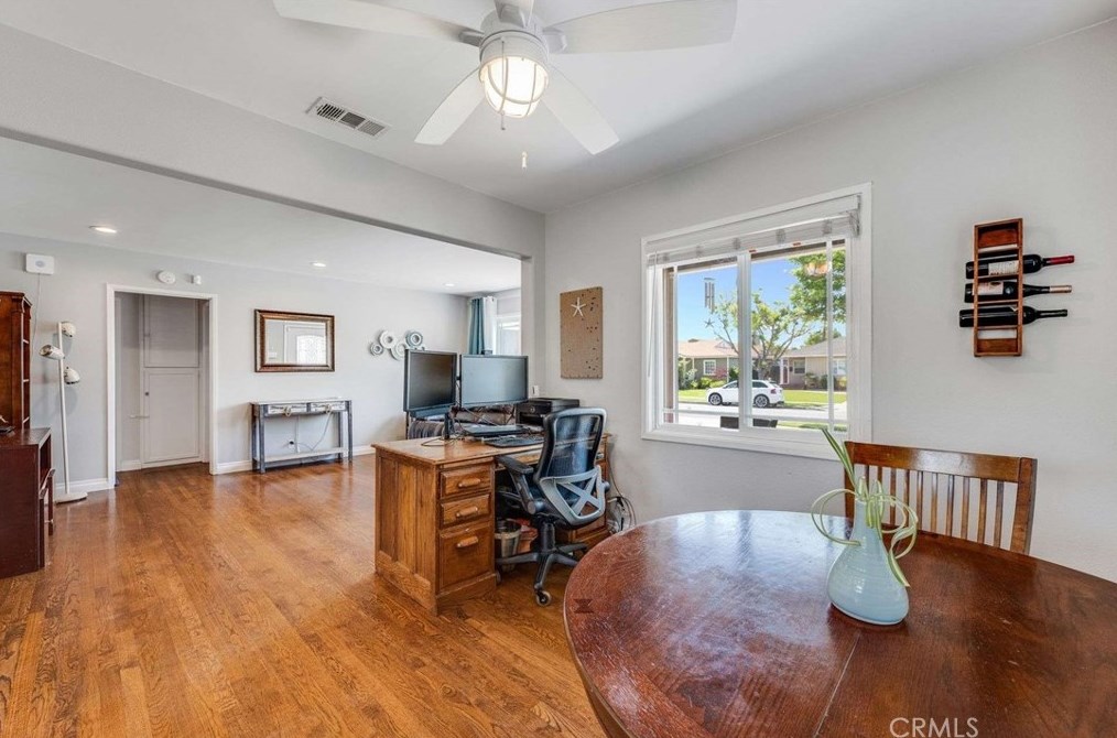 4624 Pixie Ave, Lakewood CA  90712-3620 exterior