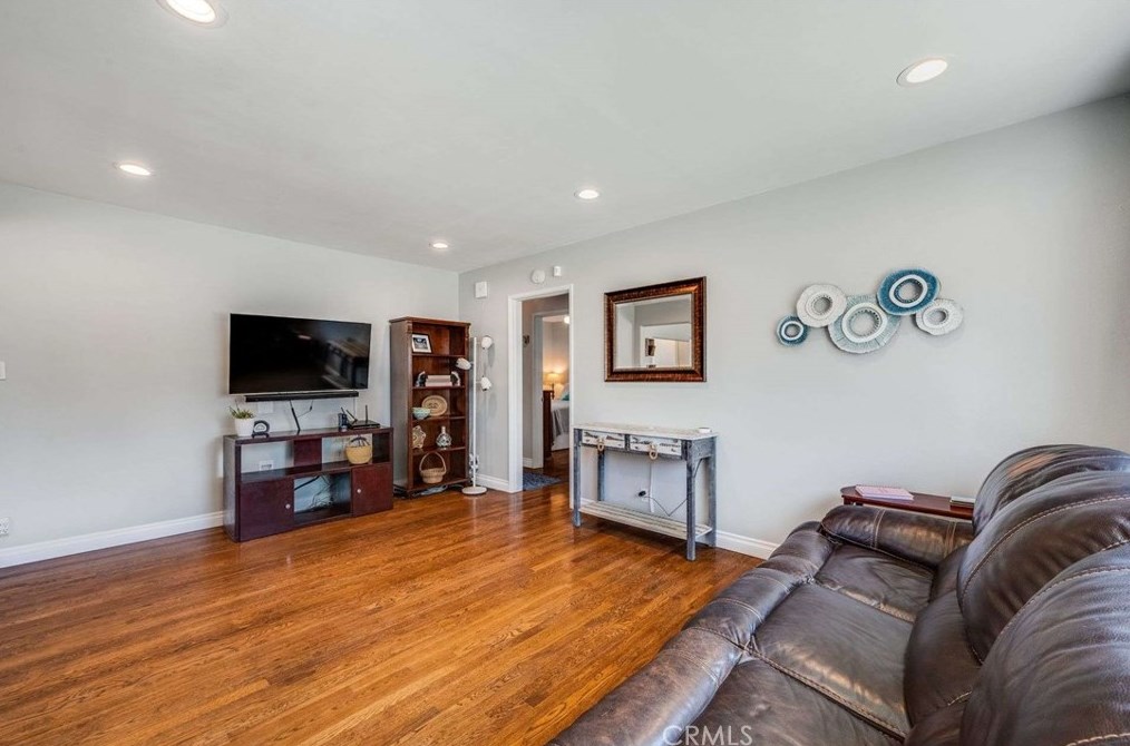 4624 Pixie Ave, Lakewood CA  90712-3620 exterior