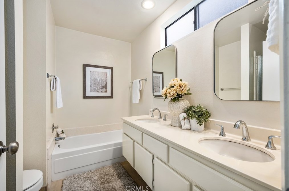 2044 Wellington Ave, Santa Ana CA 92701-3182 exterior