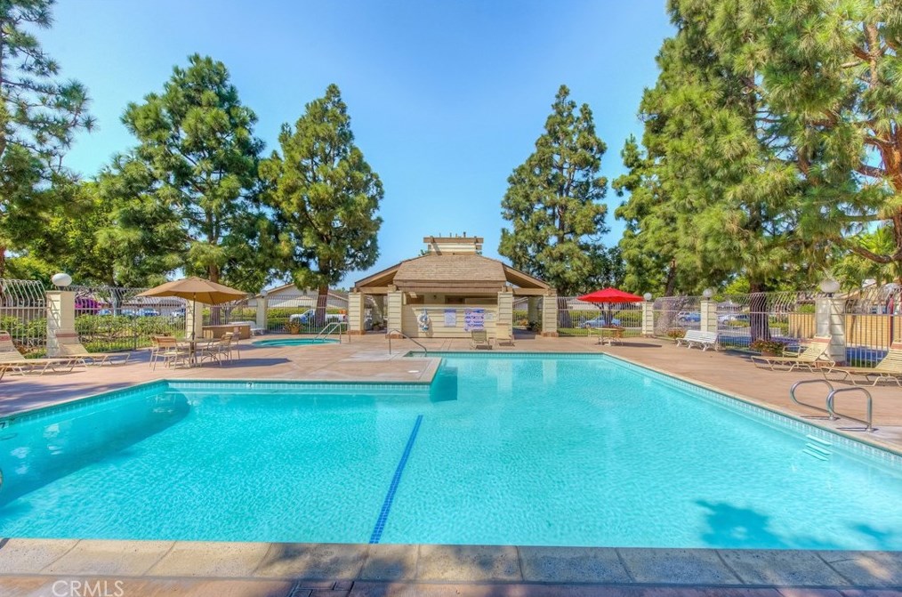 2044 Wellington Ave, Santa Ana CA 92701-3182 exterior