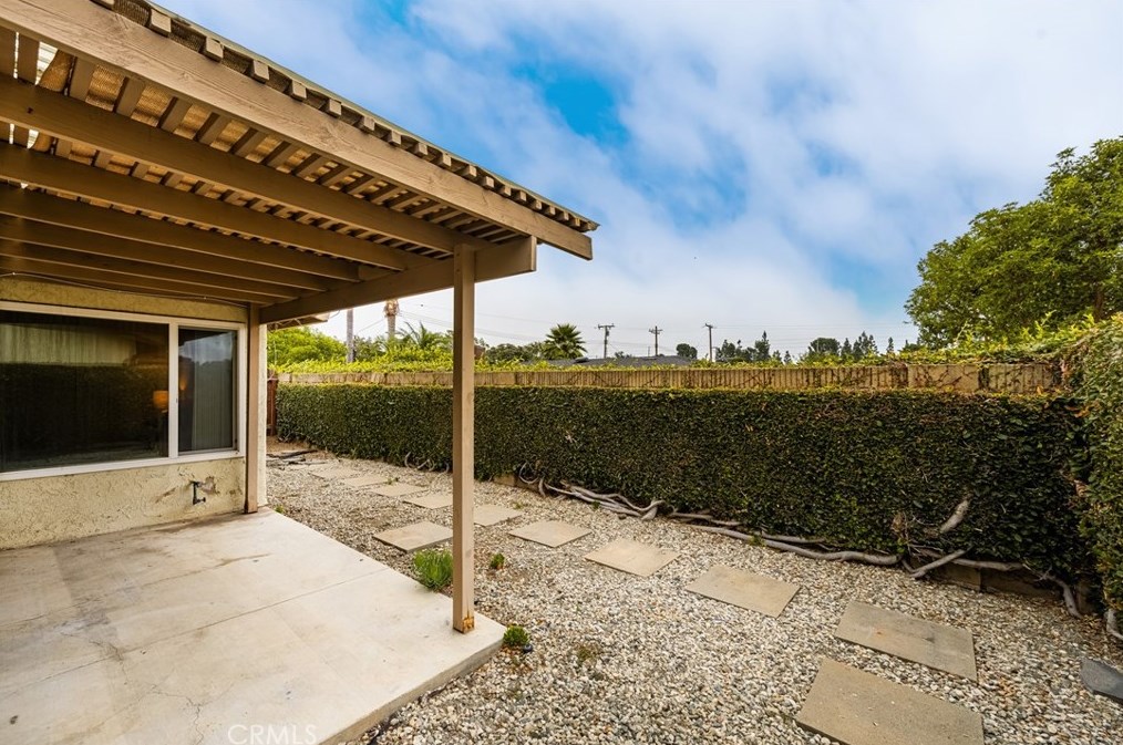 2044 Wellington Ave, Santa Ana CA 92701-3182 exterior