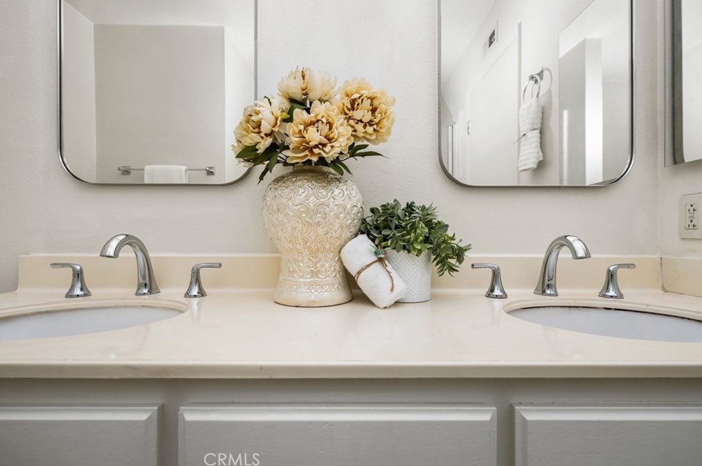 2044 Wellington Ave, Santa Ana CA 92701-3182 exterior