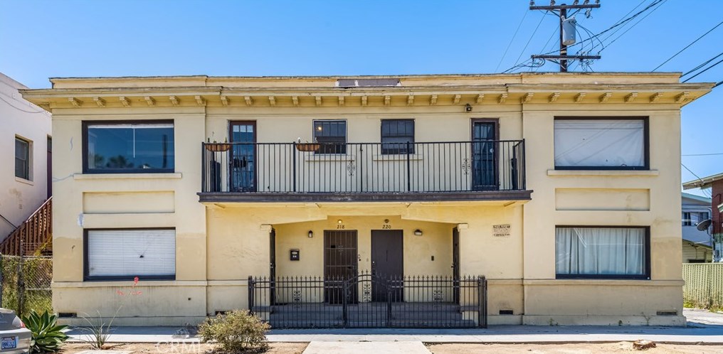 218 9th St, Long Beach CA  90813-4314 exterior