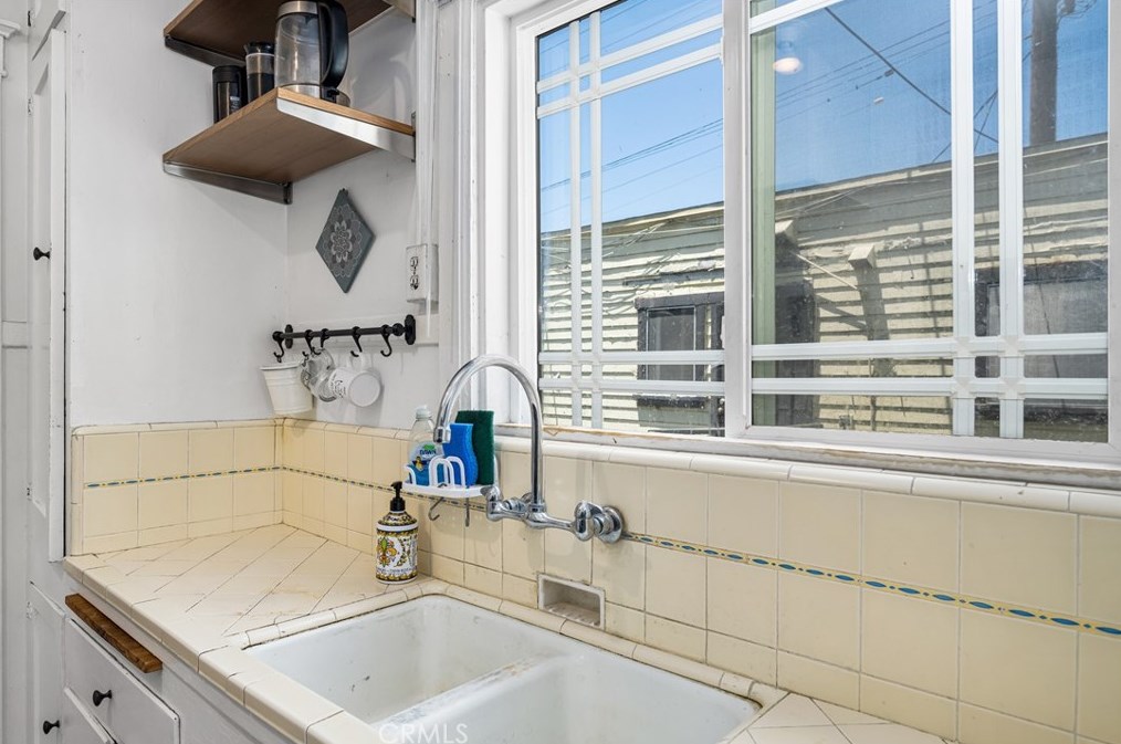 218 9th St, Long Beach CA  90813-4214 exterior