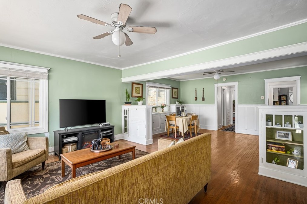 218 9th St, Long Beach CA  90813-4214 exterior