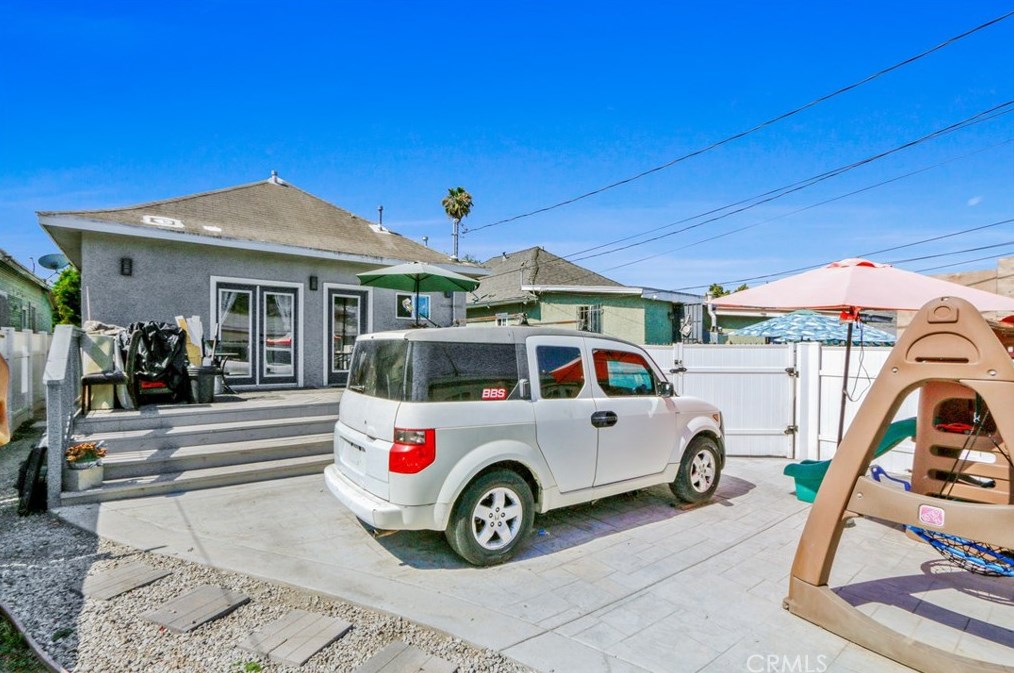 403 43rd St, Los Angeles CA  90011-3009 exterior