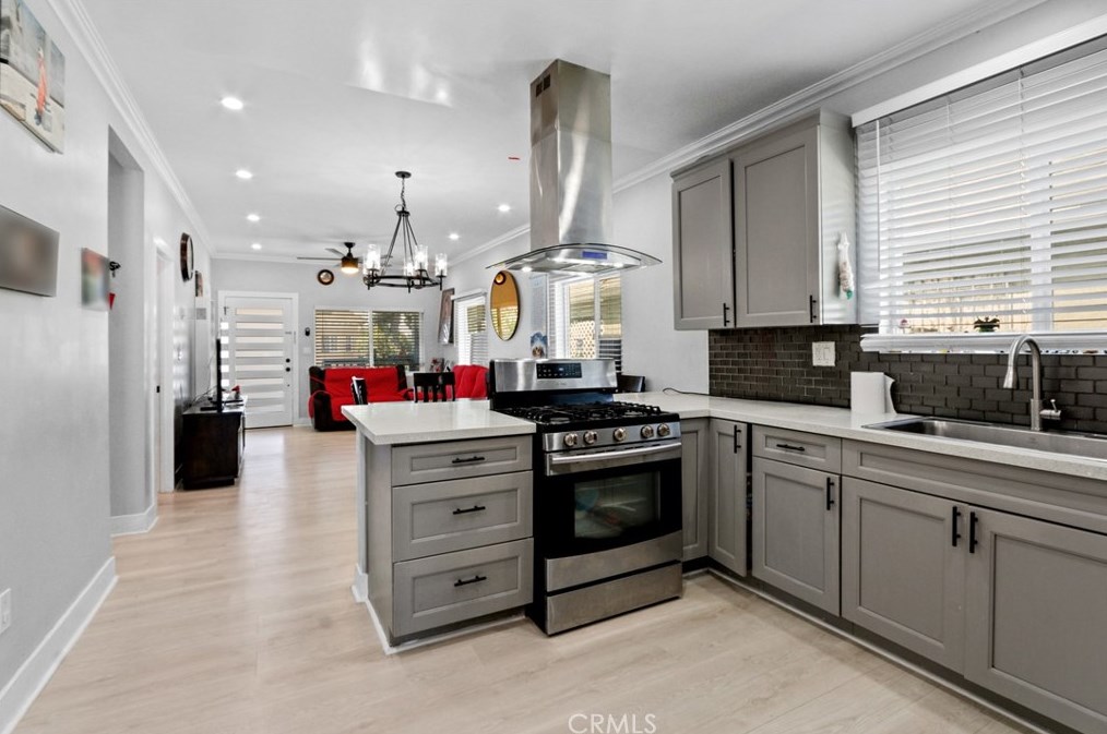 403 43rd St, Los Angeles CA  90011-3009 exterior