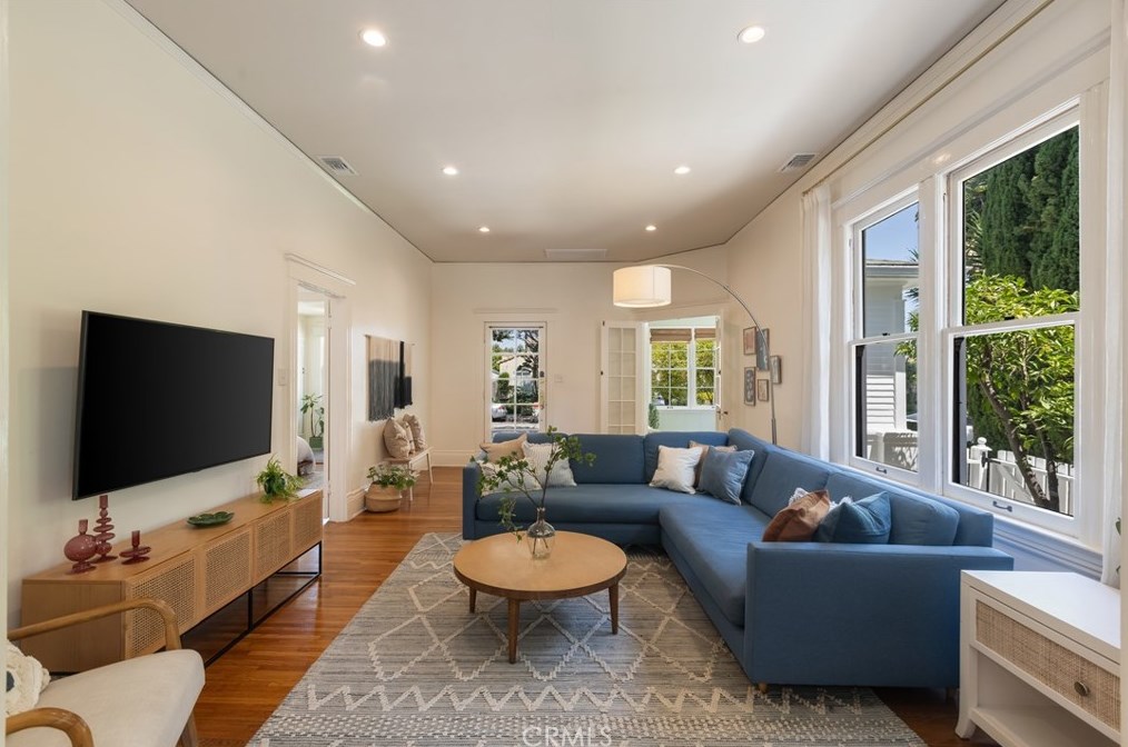 3761 Lime Ave, Long Beach CA  90807-4137 exterior