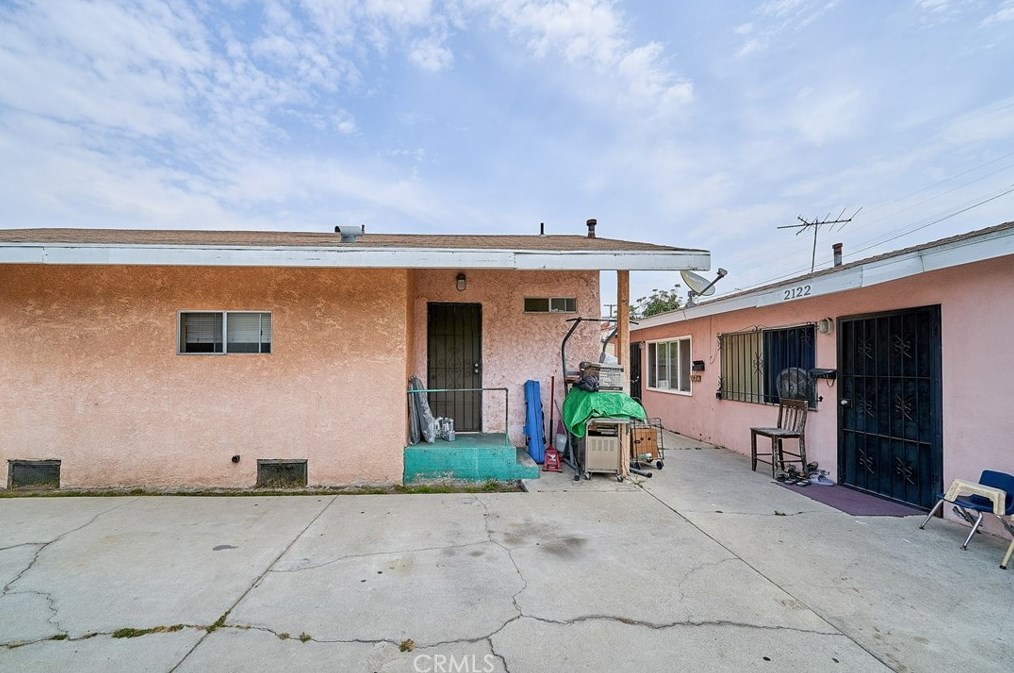 2120 Myrtle Ave, Long Beach CA  90806-4831 exterior