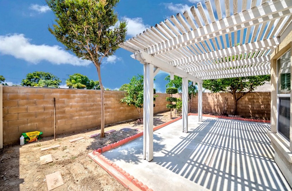 3286 Orange Ave, Anaheim CA  92804-3001 exterior