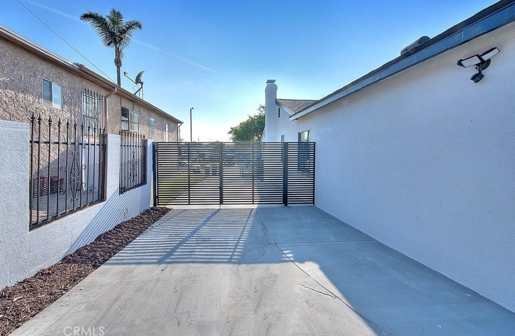 9236 Hobart Blvd, Los Angeles CA  90047-3820 exterior
