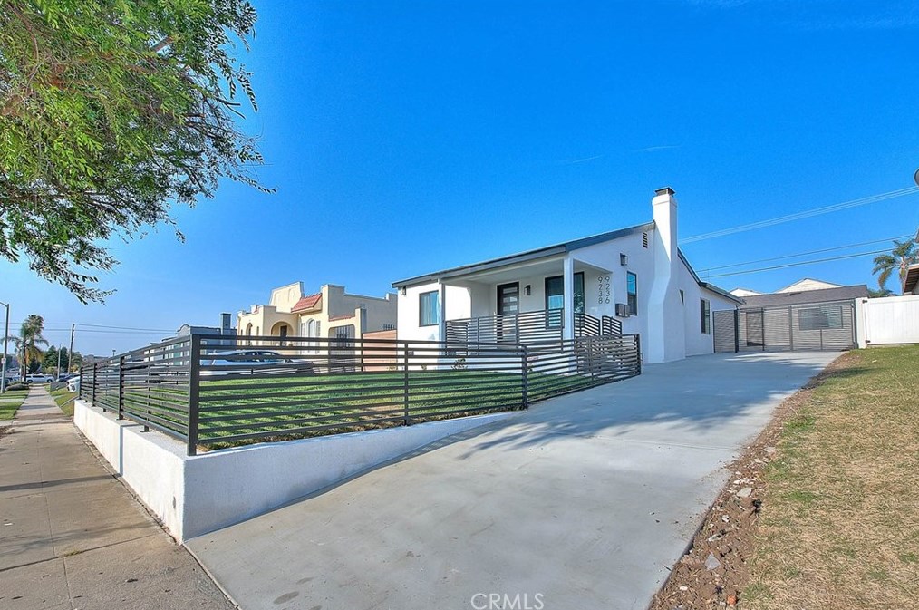 9236 Hobart Blvd, Los Angeles CA  90047-3820 exterior