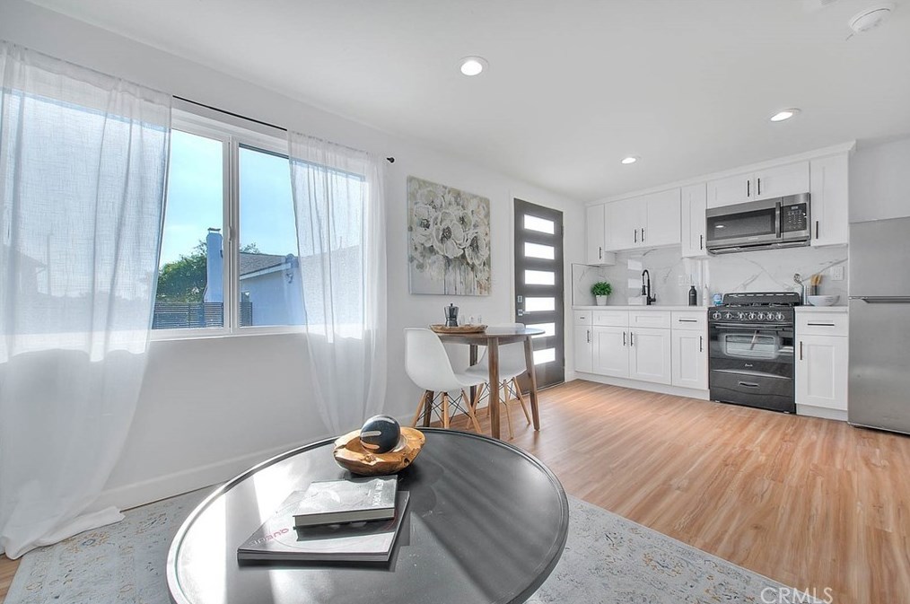 9236 Hobart Blvd, Los Angeles CA  90047-3820 exterior