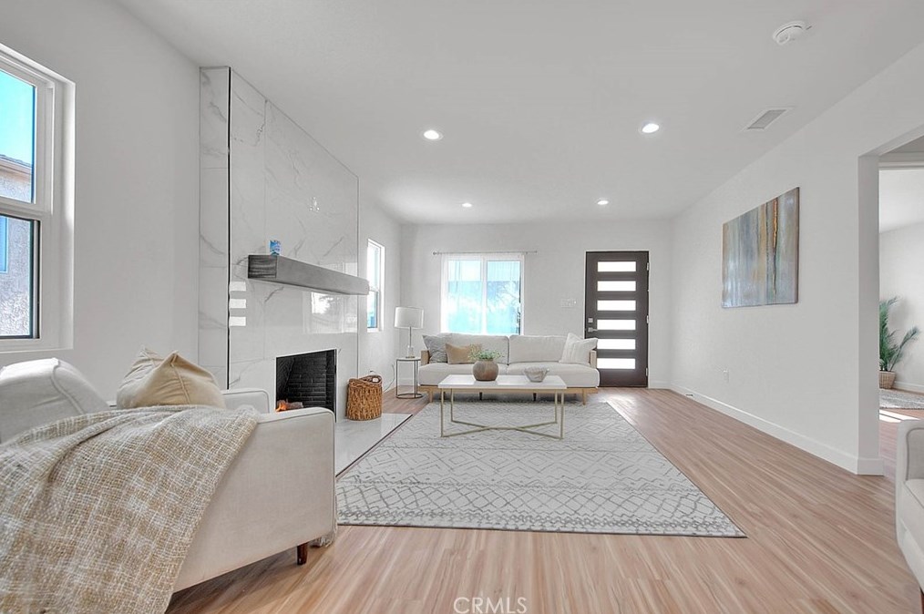 9236 Hobart Blvd, Los Angeles CA  90047-3820 exterior