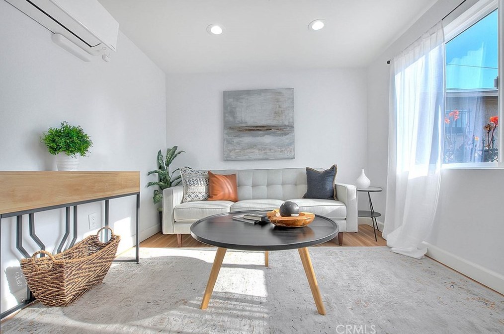 9236 Hobart Blvd, Los Angeles CA  90047-3820 exterior