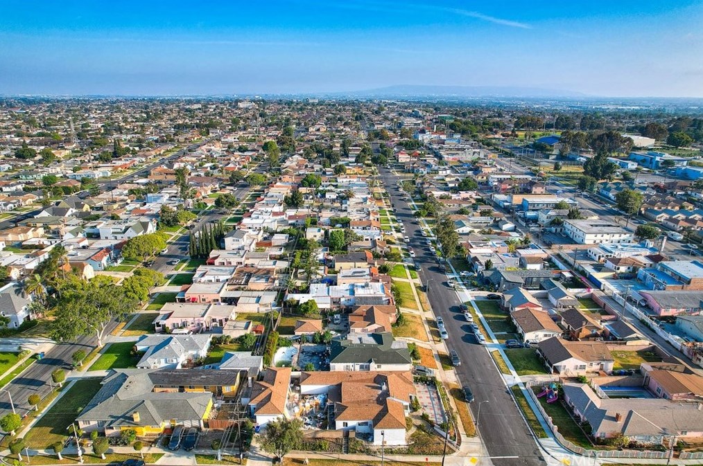 9236 Hobart Blvd, Los Angeles CA  90047-3820 exterior