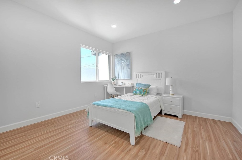 9236 Hobart Blvd, Los Angeles CA  90047-3820 exterior