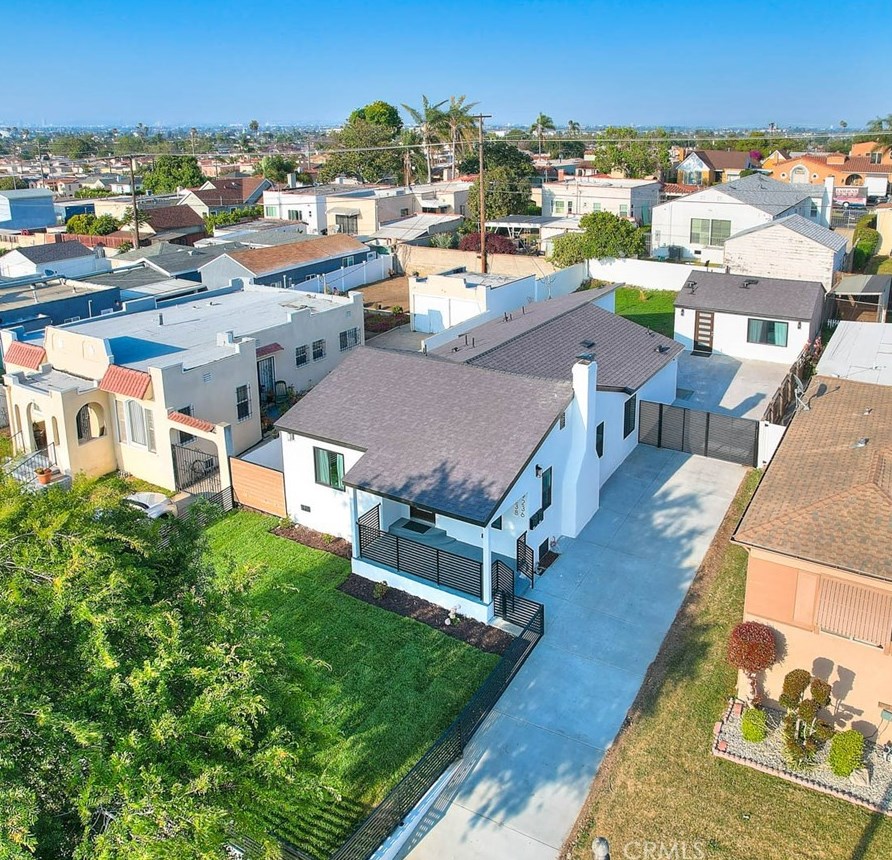 9236 Hobart Blvd, Los Angeles CA  90047-3820 exterior