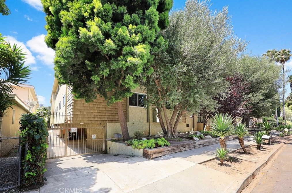 1605 Armacost Ave, Los Angeles CA  90025-3755 exterior