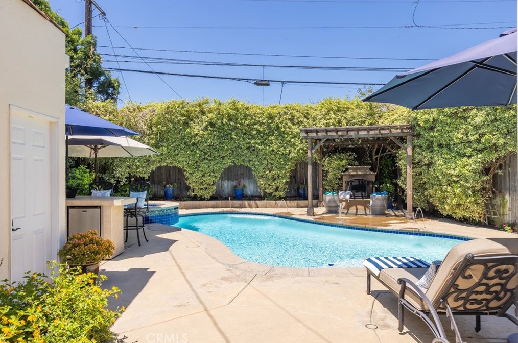 3615 Lime Ave, Long Beach CA  90807-4143 exterior