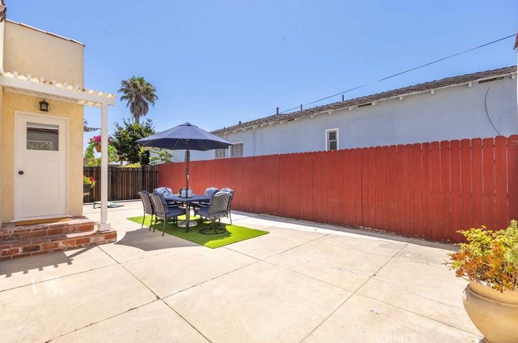 3615 Lime Ave, Long Beach CA  90807-4143 exterior