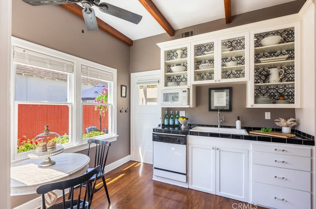 3615 Lime Ave, Long Beach CA  90807-4143 exterior